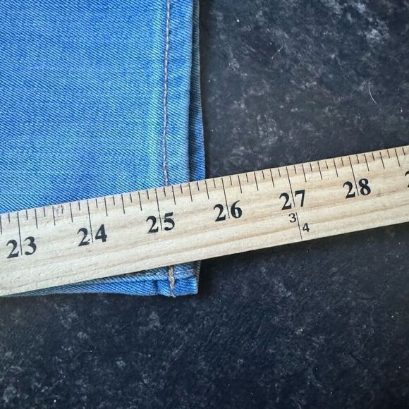 Old Navy Blue Light Wash Mid Rise Straight Women’s Jeans 8 Regular Used - Picture 11 of 12